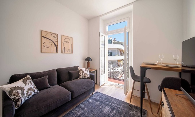 Prado - Republique Apartment | Renovated cozy studio in Cannes - 2 persons