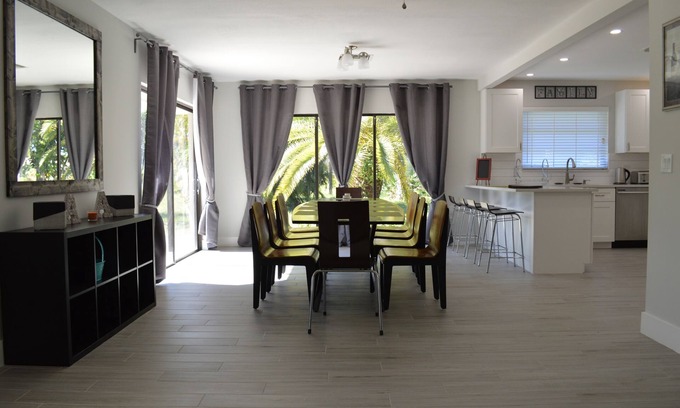 High Point House | Renovated Delray Beach Heated Pool House BBQ RV & Boat Parking