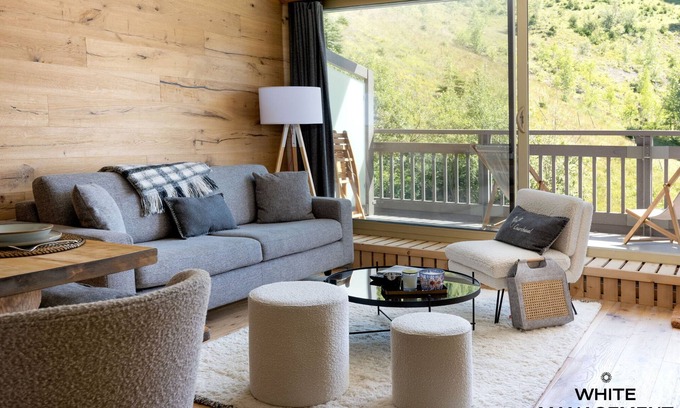 Courchevel Apartment | Renovated family apartment with South exposure