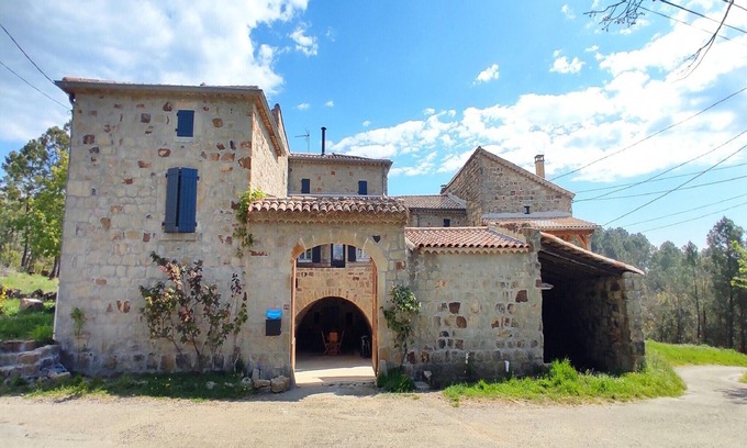 Sanilhac House | Renovated Farmhouse Escape