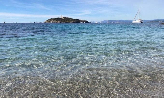 Six-Fours-les-Plages Apartment | Renovated apartment, 100 m from the beach - sleeps 4/6, ideal for a family.