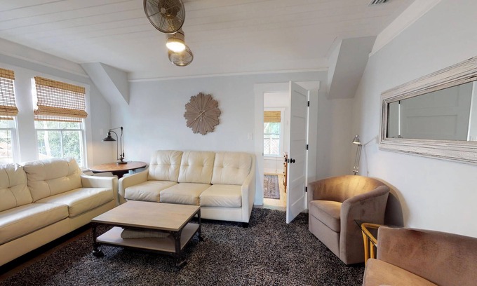 Downtown Historic District House | 💲Renovated Guesthouse💲4 KING Bedrooms - Downtown 2 Block Stroll- Beach Only 3 Miles