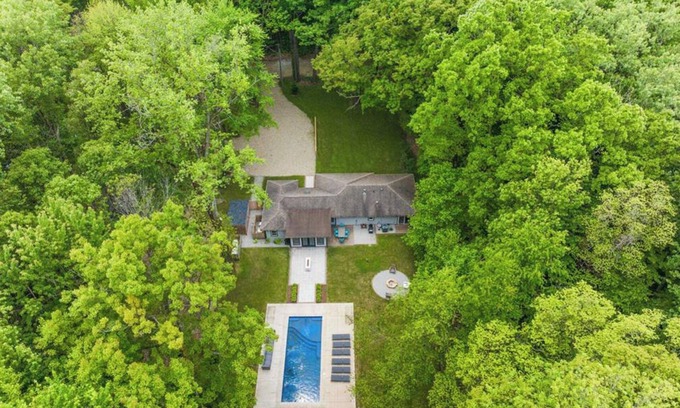 Lakeside House | Renovated House - Private Heated Pool Sleeps 10, tucked away, walkable to beach