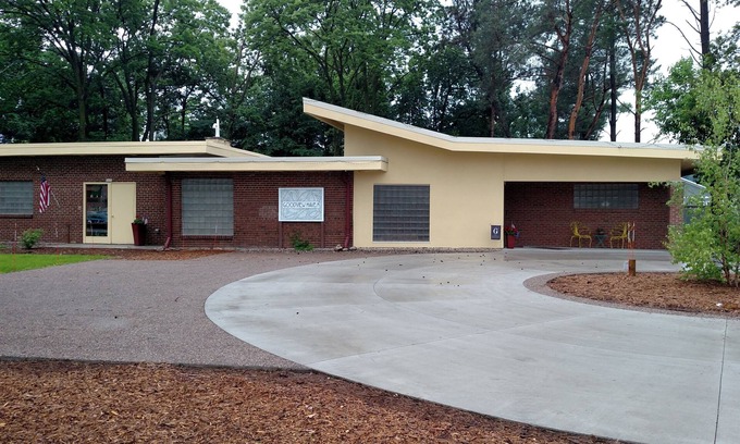 Goodview House | Renovated Mid-Century Modern House