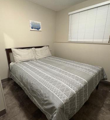 Kingsland House | Renovated Studio with Modern and Farmhouse Decor 8