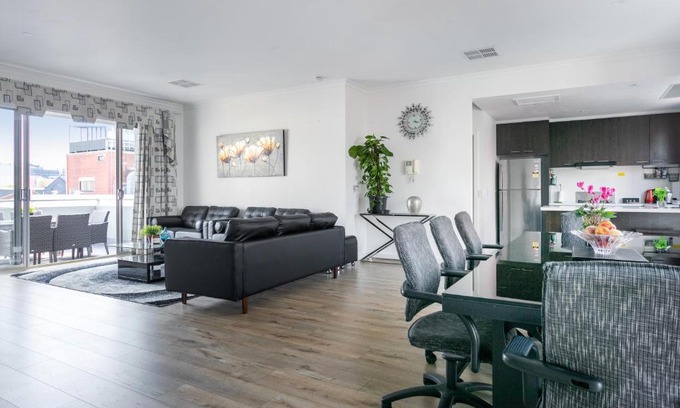 Collingwood Villa | Renovated - super spacious - walk to CBD