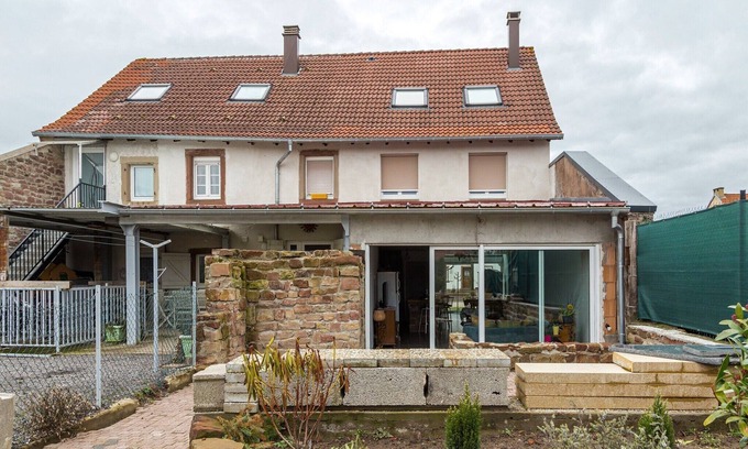 Saint-Louis House | Renovated village house with enclosed garden