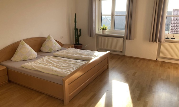 Hemau Apartment | Renoviertes Feriendomizil (110 m2) mit Badewanne und kostenfreiem WLAN