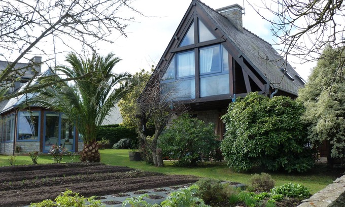 Saint-Cast-le-Guildo Apartment | Rent large, independent apartment T2 set on the sea.