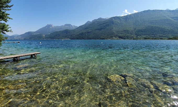 Chaparon House | Rental for 12 people on the shores of Lake Annecy, opposite the beach