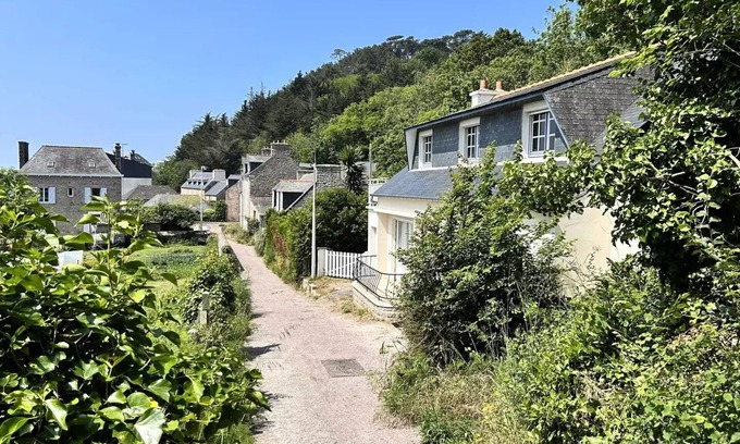 Erquy Villa | Residence 547-erquy - 547 - "La Patelle" - House 4p to 100m from the beach of the center of Erquy