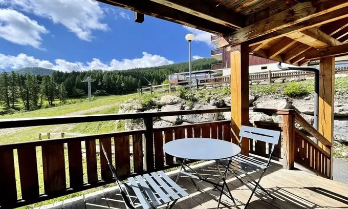 Puy-Saint-Vincent Ski Chalet | Residence Dame Blanche - DBAC22 - APPT 2 CHAMBRES - BALCONY - 6 PERSONS