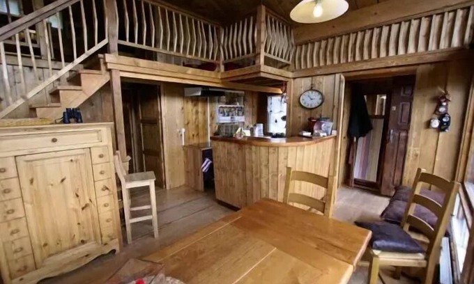 Enchastrayes Ski Chalet | Residence La Conchette - Chalets for 10 People