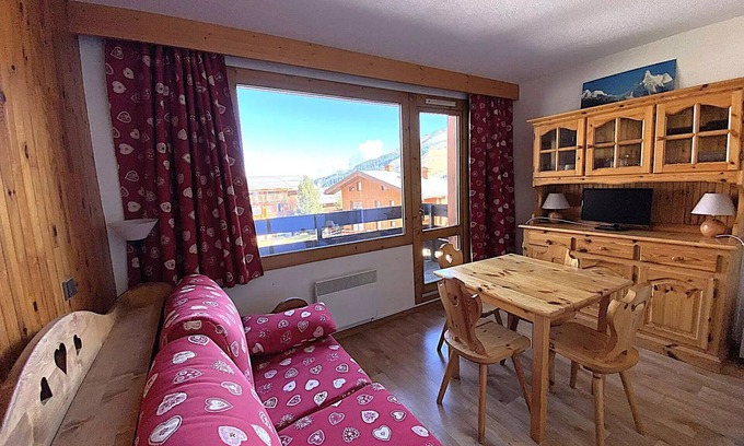 Meribel-Mottaret Apartment | Residence La Saulire - Studentette for 2 people in Meribel Mottaret in the Laitelet district, at the foot of the slopes