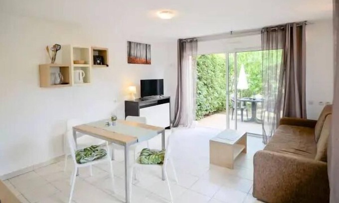Azille Apartment | Residence Le Château de Jouarres * - Large Studio Cabin 2 People