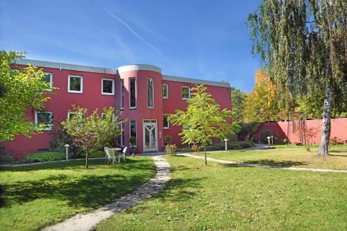 Erlangen Apartment | Residence Moai - Exklusiver Rückzugsort für Geschäftsreisen - kostenloser Parkplatz, WLAN, Waschtrockner, Smart TV, Qbo ESSENTIAL, ergonomischer Schreibtisch