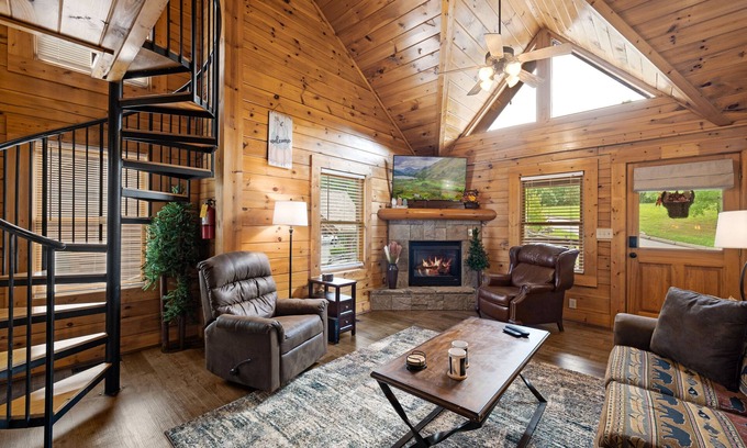 Pigeon Forge Cabin | Resort Cabin 3Br w/Hot Tub & Pool @ Dollywood