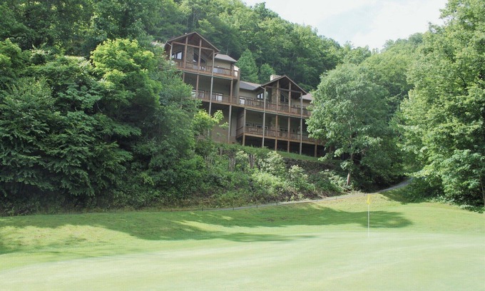 Whittier Condo | Resort Condo with Air Hockey/Ping Pong Table, Amenities and 1 dog permitted!