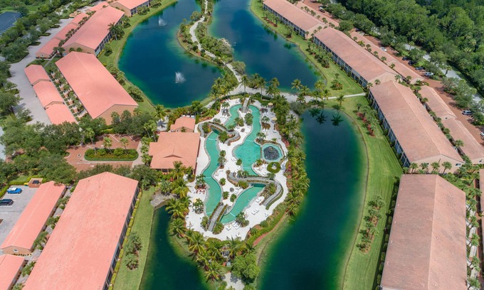 Naples Condo | Resort Living @ Its Finest! Spacious 2 Bed 2 Bath Condo!