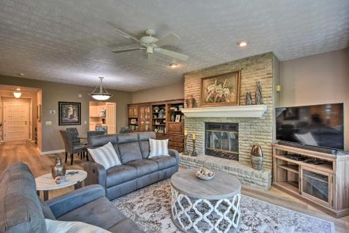 Salem Apartment | Resort-Style Condo with Balcony on Lake Keowee