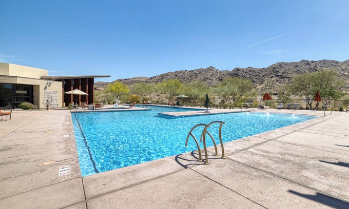 South Mountain Apartment | Resort-Style Gated, Pool Gym Near Downtown Phoenix & Chase Field Hiking Mountain