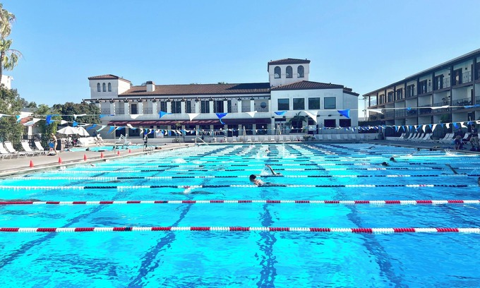 Santa Ana Condo | Resort Style Home near Beaches & Disneyland