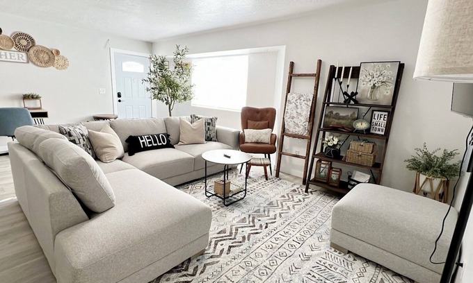 University Area Apartment | Restful Nest A 3bd&2ba in Midtown Anchorage