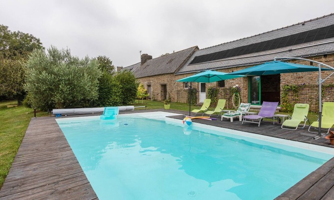 Querrien House | Restored farmhouse with swimming pool