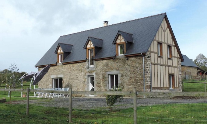 Landisacq Cottage | Restored house with garden in Landisacq, tranquility and nature