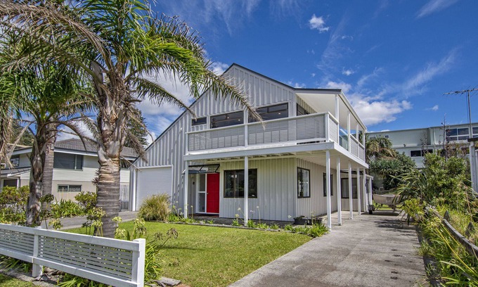 Russell House | Retreat at Tapeka Point - Russell Holiday Home
