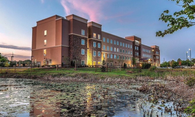 Farragut Apartment | Retreat in Knoxville | Shared Outdoor Pool