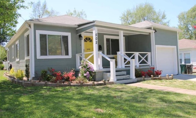 Rogers House | Retro 40s post-war charmer. Downtown ROGER
