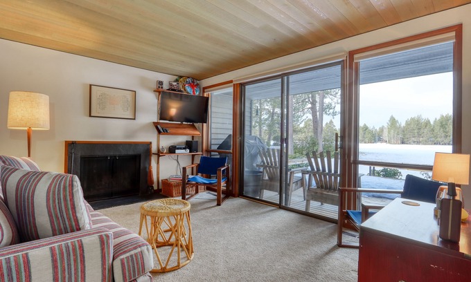 Overlook Park Condo | Retro, Dog-Friendly Condo with Fireplace, Wi-Fi, & SHARC Access