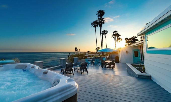 La Jolla House | Retro Sea Cottage 180' Ocean Front Panoramic View