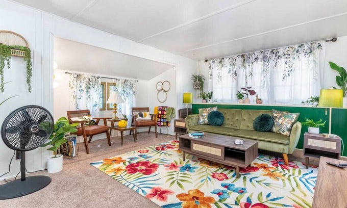 Paradise Estates House | Retro Trailer - Hot Tub, AC, near Mt Rainier Nat'l Park in Ashford, WA