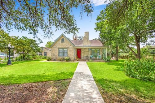 Dripping Springs House | Revival DSTX LLC - Bed & Breakfast