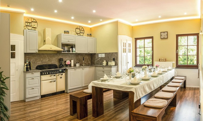 Rhein-Erft-Kreis District Apartment | Rhein Haven - 125m² Premium Retreat - ideal for families & teams - free parking