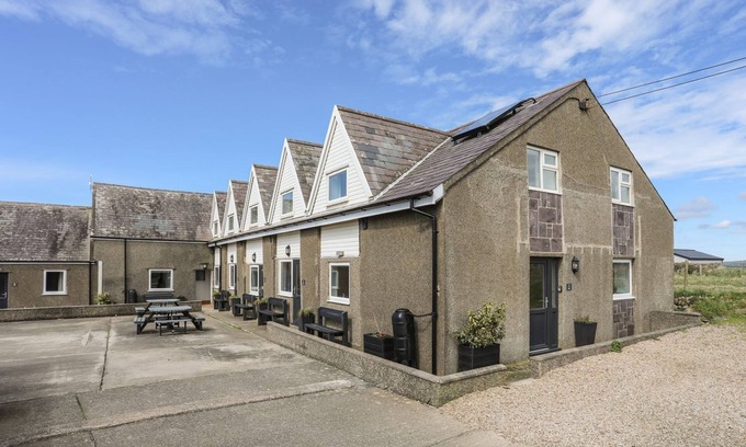 Llanengan Cottage | RHIW - 1 TY'N DON, pet friendly, with a garden in Abersoch