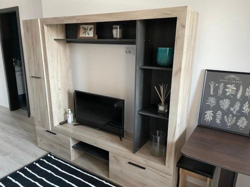 Iasi Apartment | RHIZOME/well anchored in the city center