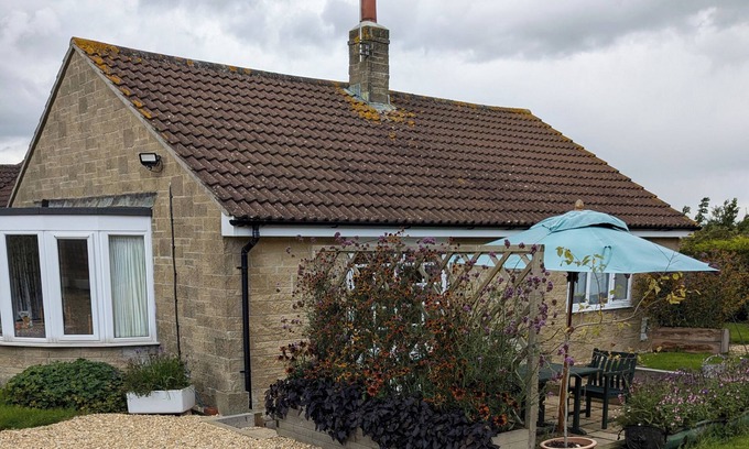 Sturminster Newton Cottage | RHODE ACRES, pet friendly, with a garden in Hazelbury Bryan