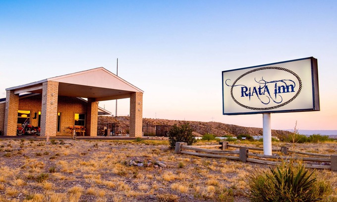 Redford Hotel | Riata Inn