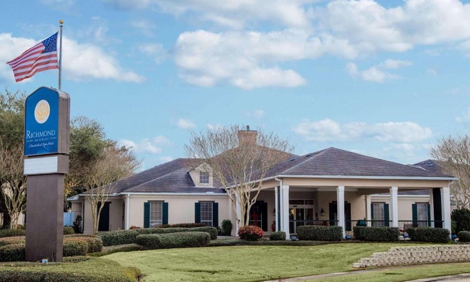 Mid City South Hotel | Richmond Inn & Suites Trademark Collection by Wyndham