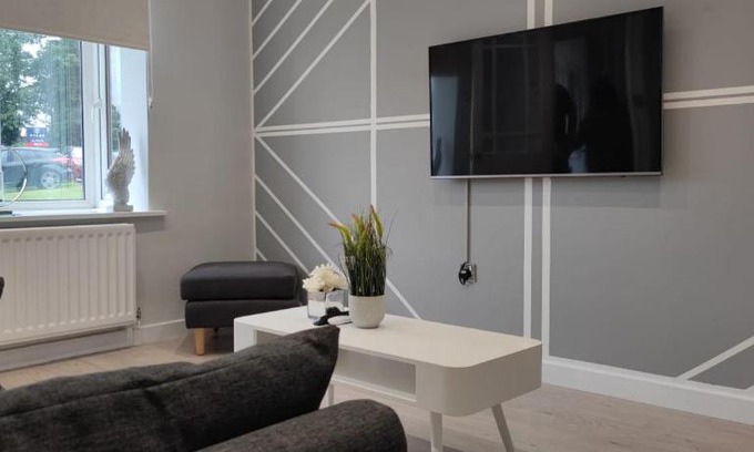 Holbrooks House | Ricoh Arena/Newly Refurbished Semi-Detached House