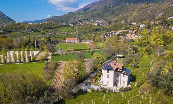 Roe Volciano Apartment | Ricomilla Family - Terrace & Parking, Roè Volciano, Italy