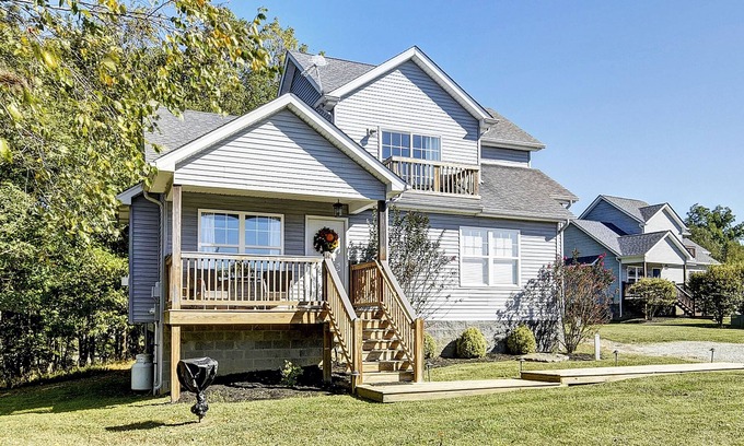 Taylorsville House | Ridge Retreat 42 Sleeps 8 + Crib. NEW HOT TUB