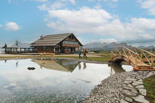 Livinallongo del Col di Lana Cabin | Rifugio Bec de Roces