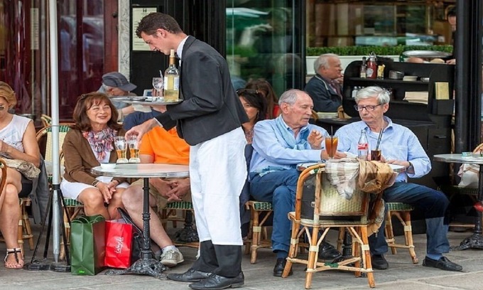 Notre-Dame-des-Champs Apartment | RIGHT AROUND THE CORNER, NEAR EVERYWHERE YOU WANT TO BE–SAINT GERMAIN