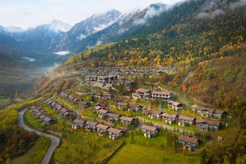 Jiuzhaigou Hotel | Rissai Valley, a Ritz-Carlton Reserve