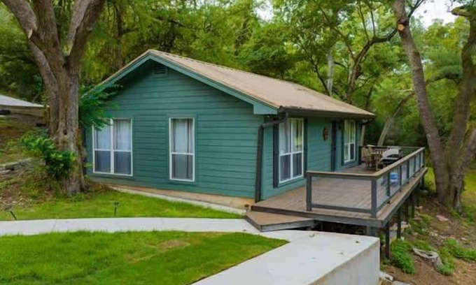 Kyle House | River Access | Pet Friendly | Fishing | Sleeps 5