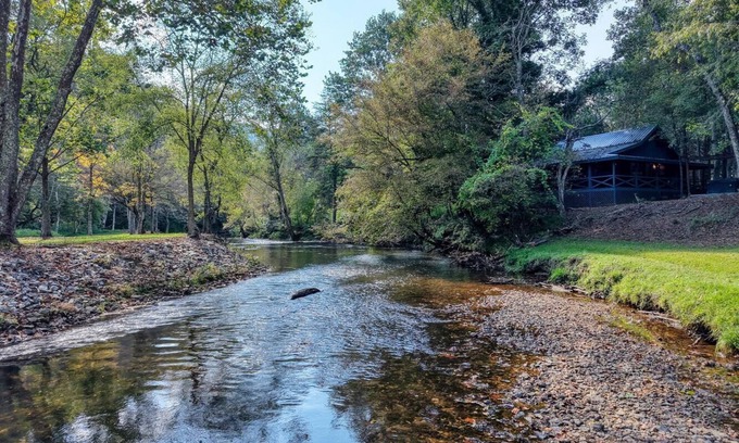 Suches Cabin | River Ben - 2-bedroom cabin in serene Suches with AC